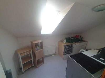 Schöne Dachgeschosswohnung in LAATZEN / RETHEN