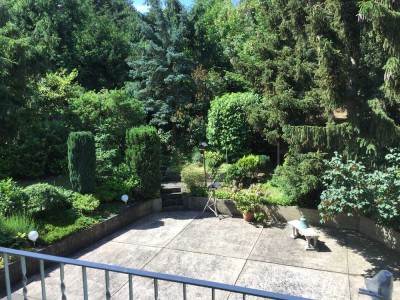 Gepflegte Terrassenwohnung mit dreieinhalb Zimmern und Einbauküche in Frechen-Königsdorf