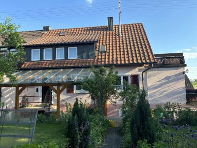 Doppelhaushälfte in idyllischer Lage mit EBK, Garten und Garage in Sulz am Neckar