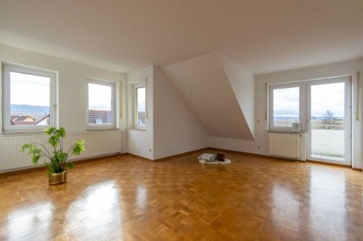 Schöne 3-Zimmer-Dachgeschoss Wohnung mit Studio in Neuenstein in Rand- und Aussichtslage