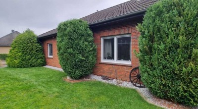 Schicker Bungalow mit Glasfaser, Garage und einem großen Garten im Herzen von Jaderberg