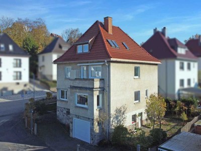 Zweifamilienhaus mit Charme und Potenzial in bester Lage