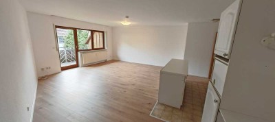 **Traumhafte 3-Zimmer-Wohnung mit Balkon und Einbauküche in ruhiger Lage von Untersteinbach**