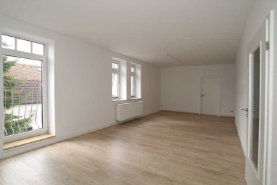 Großzügige Wohnung mit Laminat, Dusche und Wanne...