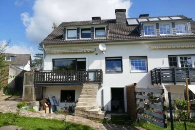 441 - Charmante Doppelhaushälfte mit Garage, Balkon und großem Garten in ruhiger Lage von Lindlar