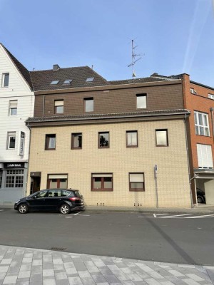 Vollständig renovierte 1-Zimmer-Terrassenwohnung mit Balkon und Einbauküche in Troisdorf