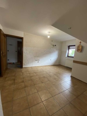 Ruhige 2,5-Zimmer-Dachgeschosswohnung mit Balkon in Troisdorf-Müllekoven