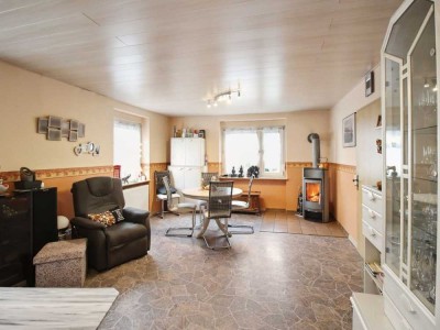Kernsaniertes Wohffühlhaus mit 6 Zimmer und 80m² Halle
