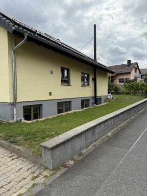 Stilvolle 2,5-Zimmer-Erdgeschosswohnung mit luxuriöser Innenausstattung in Rödelsee