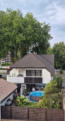 Attraktive und modernisierte 4,5-Zimmer-Wohnung mit gehobener Innenausstattung mit Balkon in Bottrop