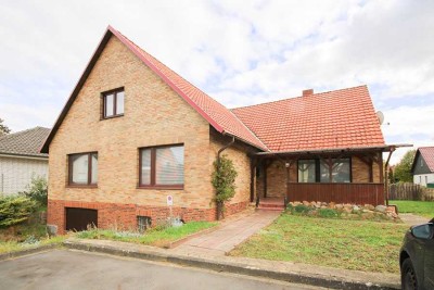 Zweifamilienhaus mit Ausbaureserve und Tiefgarage in ruhiger Lage von Offleben!