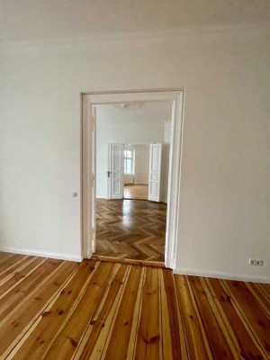 Lichtdurchflutete 4-Zimmer-Altbauwohnung am Volkspark Wilmersdorf