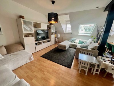 Wiesbaden-Biebrich: Großzügige Maisonette-Altbauwohnung der Extraklasse mit schöner Dachterrasse!