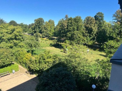 Großzügige Zweizimmerwohnung mit zwei Terrassen und EBK direkt am Schlosspark