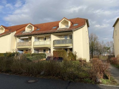 ++In ruhiger Lage, schöne 3-Raumwohnung mit Balkon und Doppelparker-Stellplatz in Kesseldorf++
