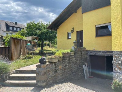 Großzügiges Einfamilienhaus provisionsfrei zu verkaufen in 56332 Oberfell