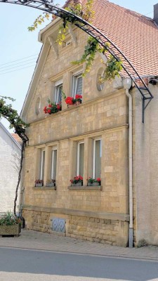 Schönes Sandsteinhaus für 1-2 Familien in Edenkoben!