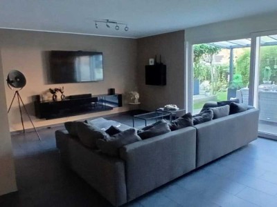 Exklusive Terrassenwohnung mit eigenem Eingang und 2 Garagen in DIN-Oberlohberg