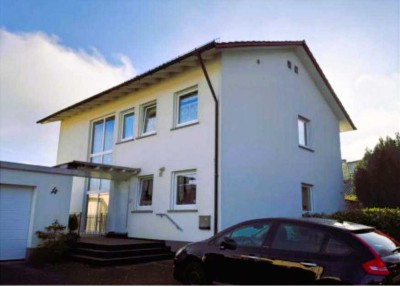 Traumhaftes Einfamilienhaus mit Garage, Geräteschuppen und großem Garten in Walldürn