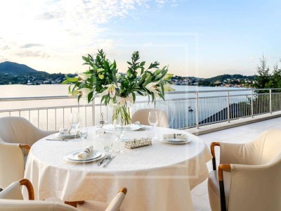 Thronen über dem Traunsee: Lichtdurchflutete Villa in Gmundens Bestlage mit Panoramablick über den Traunsee