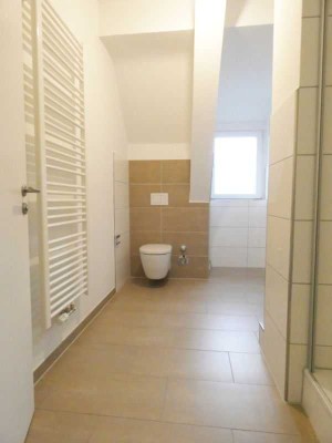 *sanierte 3 Zimmer Wohnung mit Tageslichtbad*