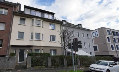 Baldige Fertigstellung: Kernsanierte Altbauwohnung mit Balkon im Zentrum von Bergisch Gladbach