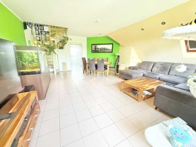 4-Zimmer-Maisonettewohnung über zwei Ebenen, mit Balkon und Seeblick in ruhiger Wohnlage.
