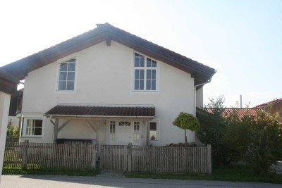 Gepflegtes Einfamilienhaus mit fünf Zimmern und Einbauküche in Zaisering, Gemeinde Vogtareuth
