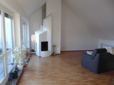 Exklusive 3-Zimmer-Dachgeschosswohnung, ca. 80 qm, im Herzen von Gröbenzell, teilmöbliert