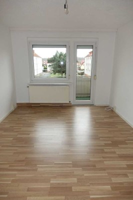 sonnige 2-Raum-Wohnung/Balkon mit Laminat