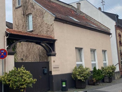 newly renovated 2 BR house in historic building, with idyllic courtyard