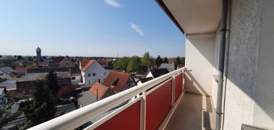 2-Zimmer-Wohnung mit Balkon und Weitblick vom 3.Obergeschoss!