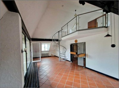 Bezugsfreie Maisonettewohnung mit Galerie und 2 Balkonen in Top-Innenstadtlage