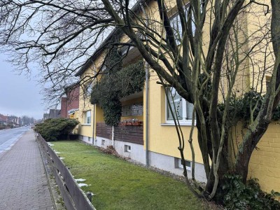 Attraktive und vollst. renovierte 4-Zimmer-Wohnung mit geh. Innenausstattung mit Balkon und EBK