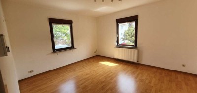 Sonnige, lichtdurchflutete 3 Zimmer Wohnung Hochparterre