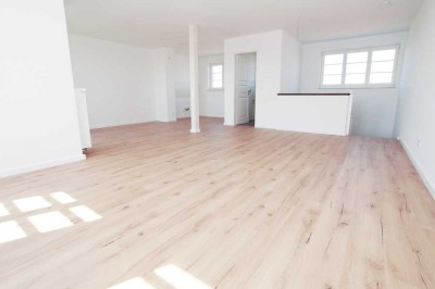 Penthousewohnung über 2 Etagen (Maisonette) mit 2 Balkonen, 2 Bädern, Stellplatz uvm...!