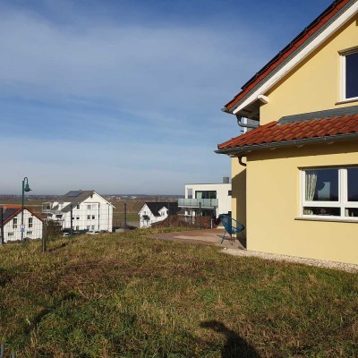 Hochwertige Wohnung auf 2 Etagen mit toller Aussicht, Wintergarten und Garten