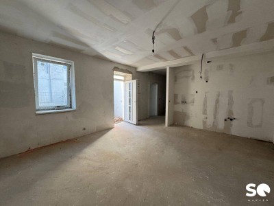 #SQ - INNENHOFRUHELAGE! SANIERUNGSBEDÜRFTIGE WOHNUNG MIT AUSSENFLÄCHE