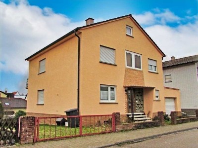 Einfamilienhaus auf großem Grundstück in Östringen!