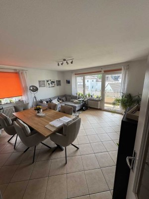 Helle 4-Zimmer-Wohnung mit Balkon in zentraler Lage