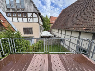 Direkt im Zentrum: Renovierte 2- Zimmer Wohnung mit großem Balkon