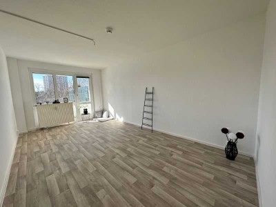 Kleine 2 Raum Wohnung mit Balkon