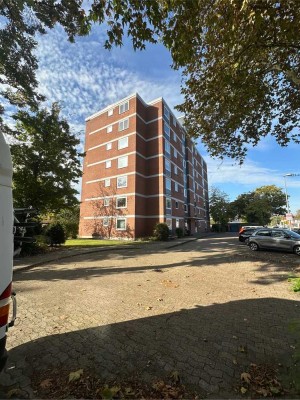 Helle 2-Zimmer-Wohnung mit Balkon direkt neben dem Hauptbahnhof in Nienburg, Aufzug im Haus