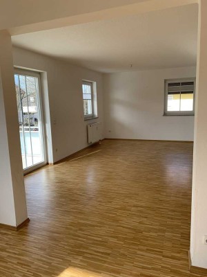 Gepflegte 3,5-Zimmer-Wohnung mit Balkon und EBK in München-Fasanerie