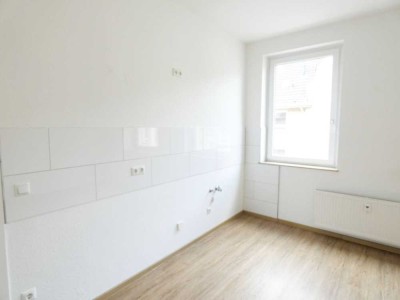 *** Großzügige 2-Zi-Altbauwohnung mit geräumiger Wohnküche wird derzeit modernisiert ***