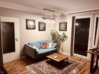 Maisonette-Wohnung mit 3 Zimmern sowie 2 Balkonen und Einbauküche in Köln
