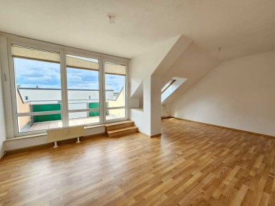 Herrliche 3-Zimmer-Dachwohnung mit Dachterrasse und Balkon
