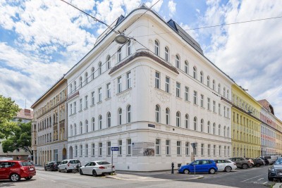 4-Zimmer-Dachgeschosswohnung (Massivbauweise) mit Terrasse und Dachterrasse in generalsaniertem Altbau