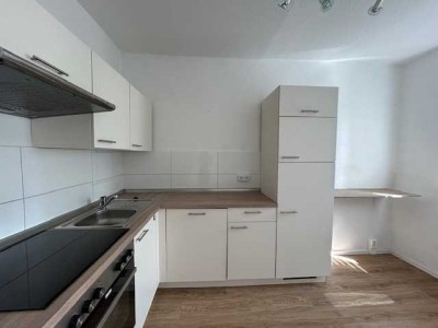 ---Sanierte 3-Raum Wohnung mit Einbauküche in Lusan---