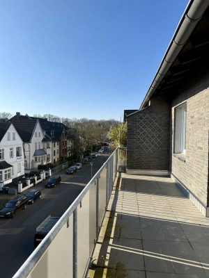Erstbezug - Komplett Sanierte Dachgeschoss Wohnung mit neuer Einbauküche